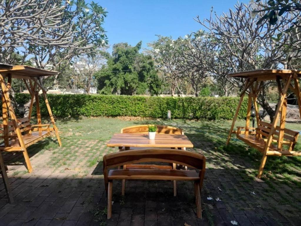 Creston Grand Hotel Suphan Buri Eksteriør bilde