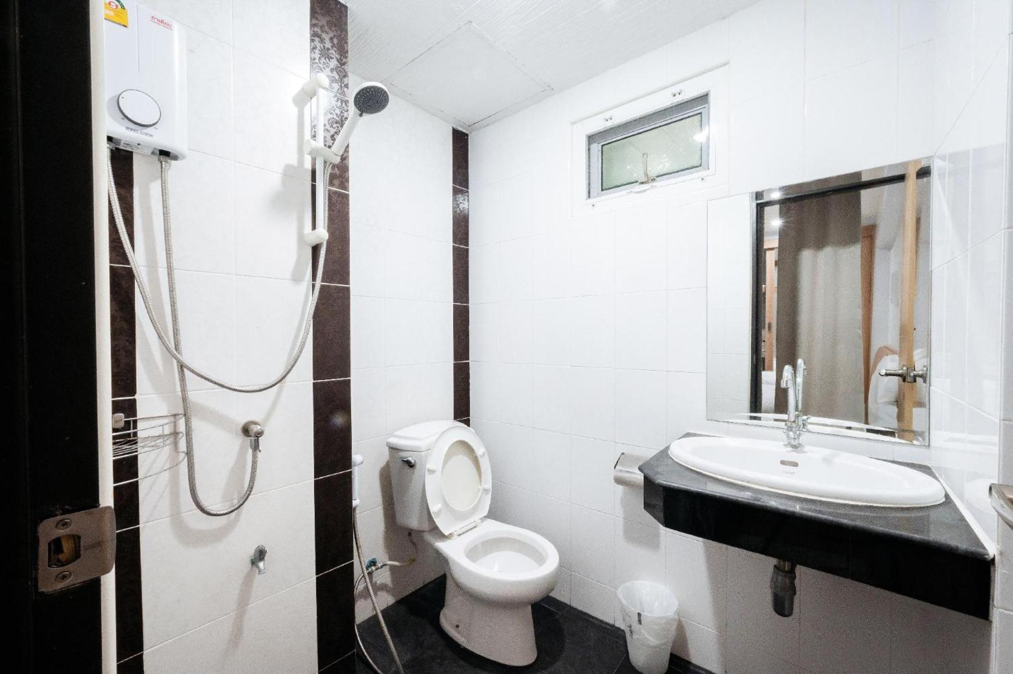 Creston Grand Hotel Suphan Buri Eksteriør bilde